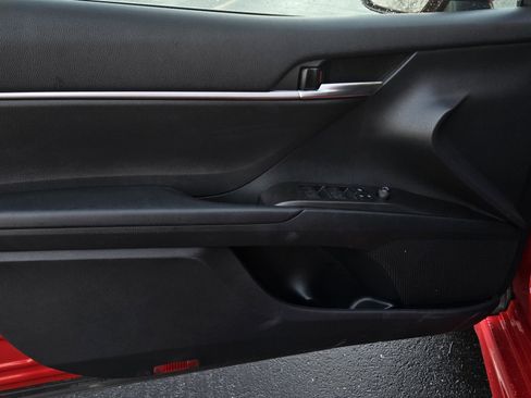 Used 2021 Toyota Camry SE w/ Convenience Package image 9