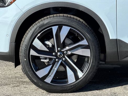 New 2026 Volvo XC40 B5 Ultra w/ Climate Package AWD/4WD image 28