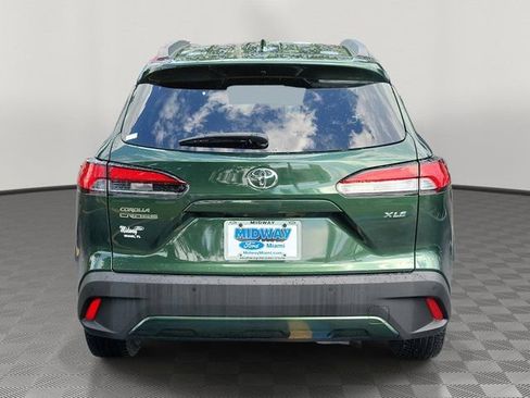 Used 2023 Toyota Corolla Cross XLE w/ Convenience Package FWD image 5