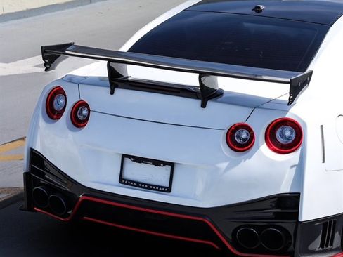 Used 2013 Nissan GT-R Premium image 11
