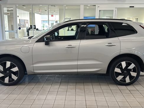 Used 2024 Volvo XC60 T8 Ultimate AWD/4WD image 8