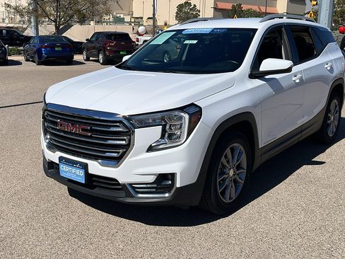 Certified 2024 GMC Terrain SLT image 3