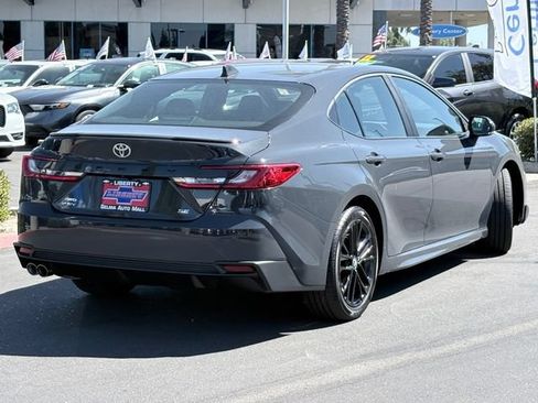 Used 2025 Toyota Camry SE AWD/4WD image 4