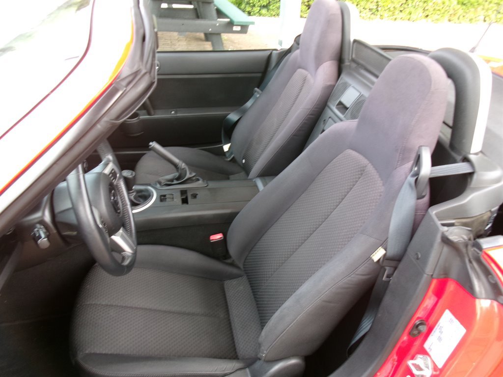 Used 2006 MAZDA MX-5 Miata Sport RWD image 20