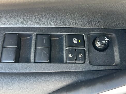 Used 2023 Toyota Corolla SE image 17