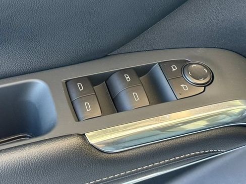 New 2026 Chevrolet Traverse LT w/ Sun and Wheel Package FWD image 18