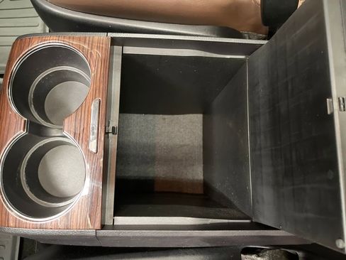 Used 2018 Toyota Sienna Limited image 26