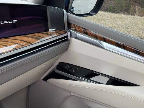 Certified 2025 Cadillac Escalade ESV Sport Platinum image 37