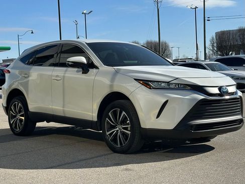 Used 2022 Toyota Venza XLE image 13