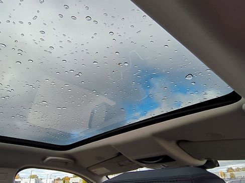 Used 2025 Land Rover Discovery Sport S image 21