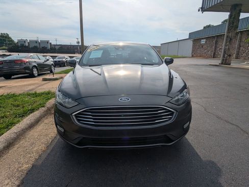 Used 2019 Ford Fusion SE w/ Equipment Group 151A FWD image 2