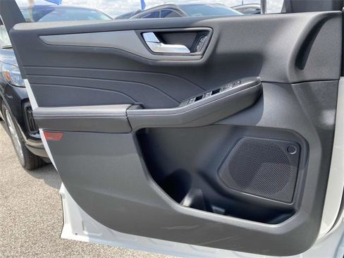 New 2025 Ford Escape SE image 10