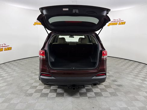 Used 2018 Kia Sorento FWD image 5
