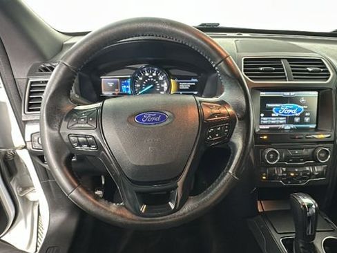 Used 2016 Ford Explorer XLT w/ Equipment Group 202A AWD/4WD image 15