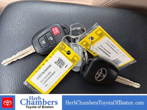Used 2015 Toyota RAV4 XLE AWD/4WD image 9