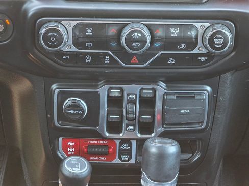 Used 2023 Jeep Wrangler Unlimited Rubicon AWD/4WD image 14