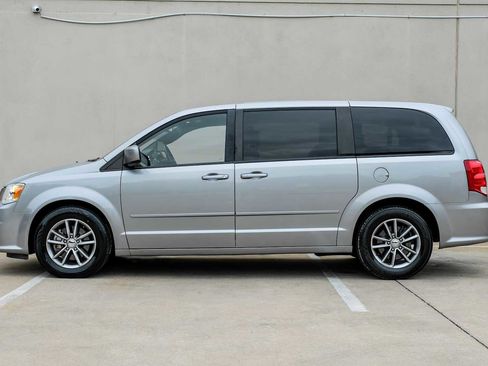 Used 2016 Dodge Grand Caravan SE FWD image 11
