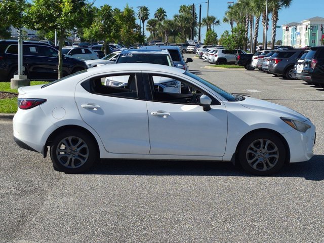 Used 2019 Toyota Yaris LE FWD image 4