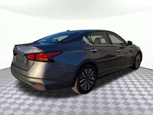 Used 2024 Nissan Altima 2.5 SV image 3