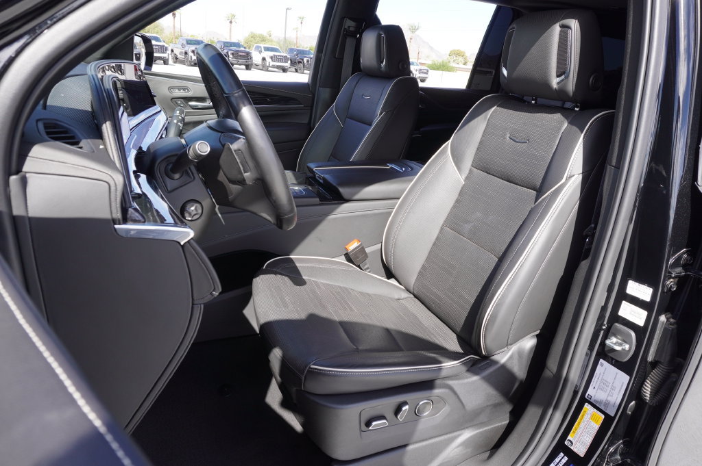 Used 2021 Cadillac Escalade ESV Sport w/ LPO, ONYX Package AWD/4WD image 15