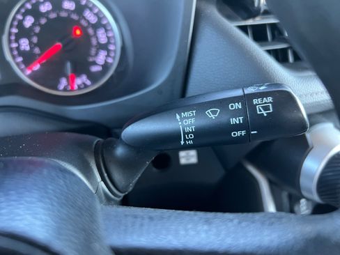 Used 2021 Toyota RAV4 LE image 22