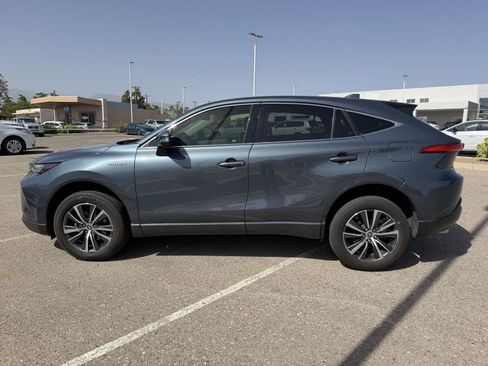 Used 2021 Toyota Venza LE w/ Carpet Mat Package (TMS) AWD/4WD image 2