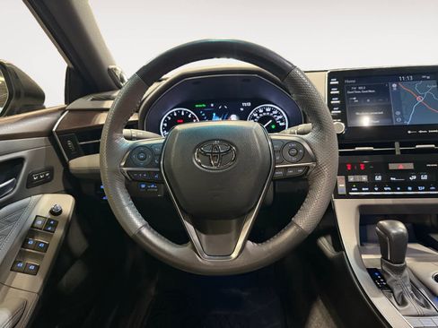 Used 2022 Toyota Avalon Limited image 17