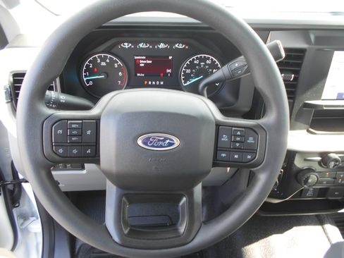 New 2026 Ford F250 XL w/ XL Chrome Package image 33