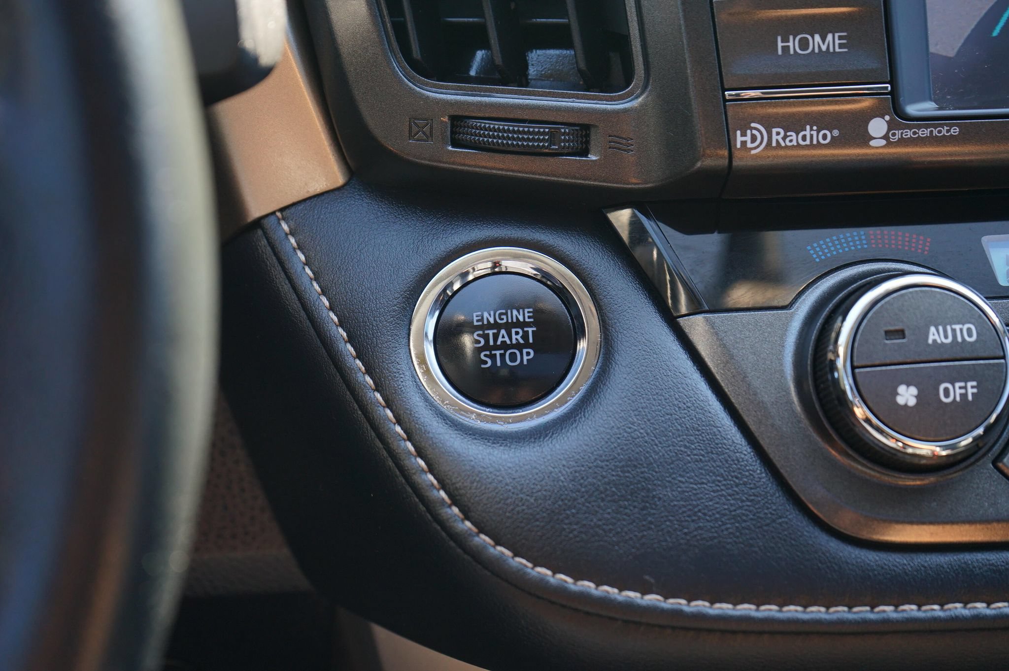 Used 2015 Toyota RAV4 Limited AWD/4WD image 20