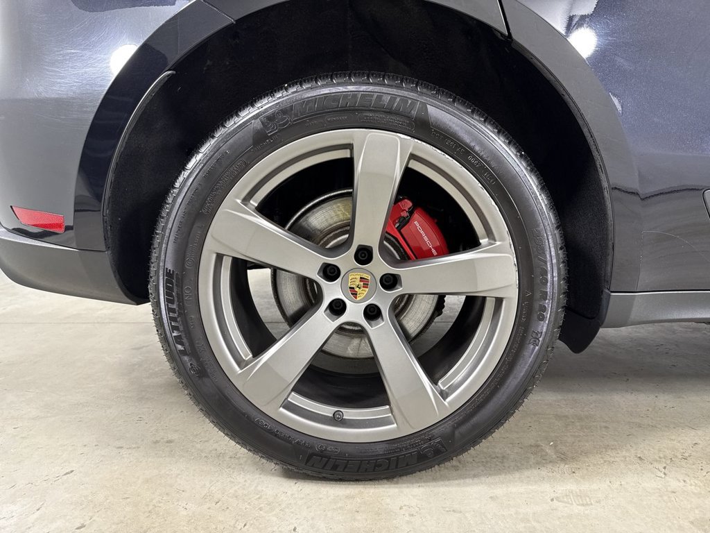 Certified 2022 Porsche Macan S AWD/4WD image 16