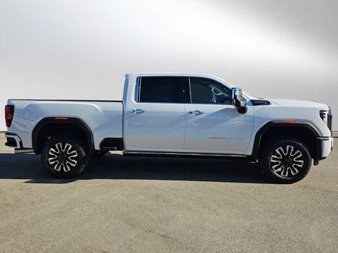 New 2025 GMC Sierra 2500 Denali Ultimate image 2
