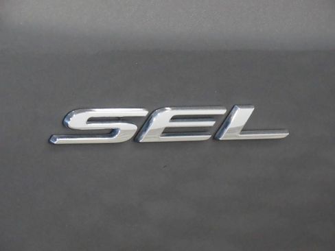 Used 2022 Ford Edge SEL w/ Convenience Package AWD/4WD image 6