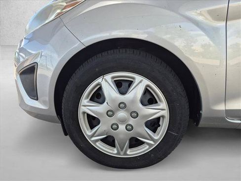 Used 2013 Ford Fiesta SE FWD image 16
