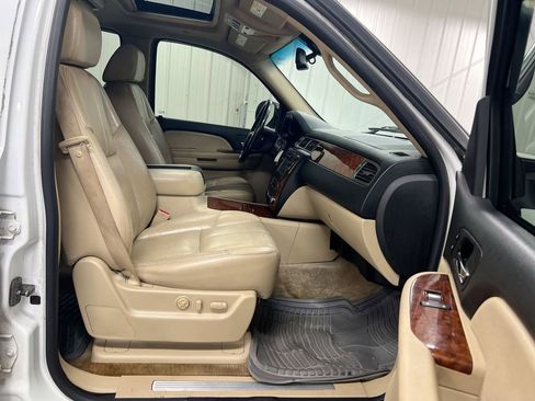 Used 2007 Chevrolet Tahoe LTZ w/ LTZ Preferred Equipment Group AWD/4WD image 23