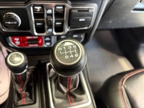 Used 2021 Jeep Wrangler Unlimited Rubicon AWD/4WD image 19