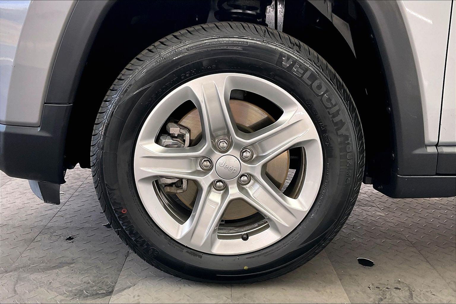 Used 2024 Jeep Compass Latitude w/ Altitude Special Edition AWD/4WD image 8