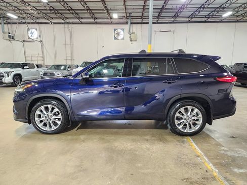 Used 2022 Toyota Highlander Limited FWD image 7