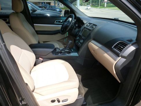 Used 2016 Ford Explorer XLT w/ Equipment Group 201A AWD/4WD image 11