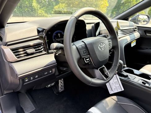Used 2026 Toyota Camry SE FWD image 15