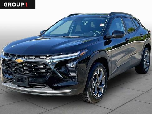 Used 2026 Chevrolet Trax LT w/ Driver Confidence Package FWD image 1
