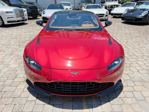 Used 2023 Aston Martin V8 Vantage Coupe RWD image 3