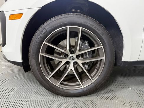 Certified 2026 Porsche Macan AWD/4WD image 11