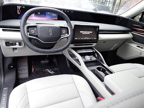 New 2026 Lincoln Nautilus Premier image 17