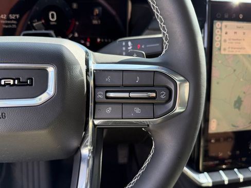 Used 2025 GMC Acadia Denali w/ Super Cruise Package FWD image 28