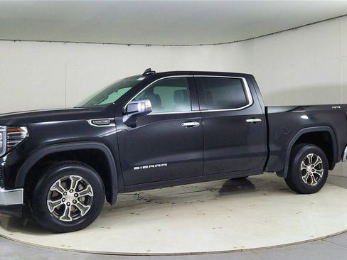 Used 2025 GMC Sierra 1500 SLT image 3