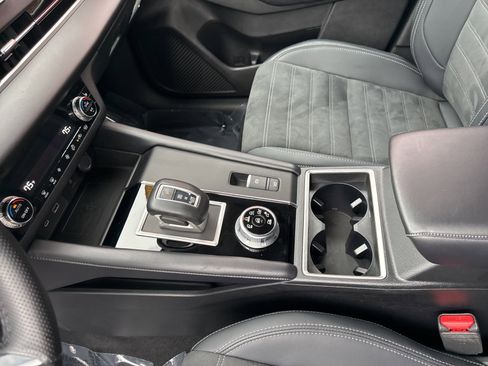 Used 2024 Mitsubishi Outlander SE image 25