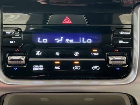 Used 2022 Kia Sorento EX image 12