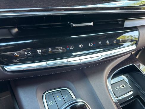 Used 2022 Cadillac Escalade Premium Luxury Platinum RWD image 36