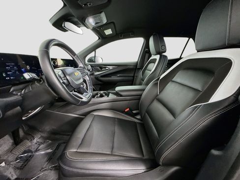 Used 2025 Chevrolet Blazer EV LT AWD/4WD image 23
