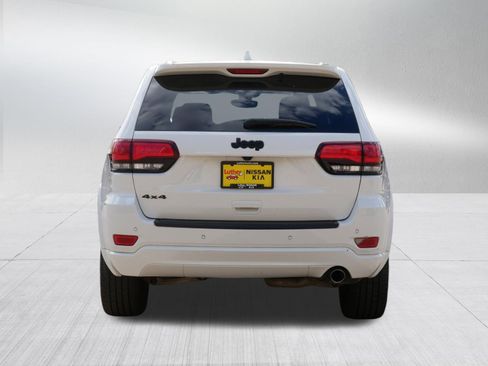 Used 2018 Jeep Grand Cherokee Altitude AWD/4WD image 6